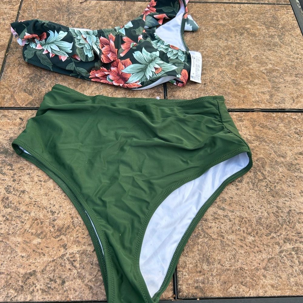Cupshe Green Bikini Set one shoulder  with Floral Top and Solid Bottom